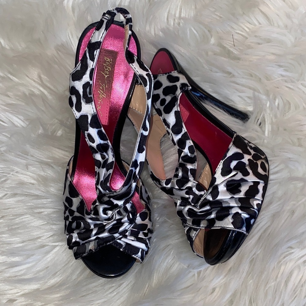 Betsey Johnson Y2K Snow Leopard Print Women's Heels